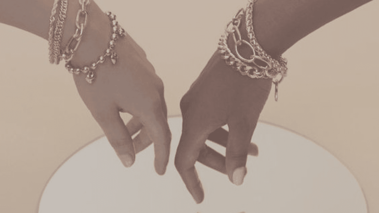 Různé šperky - různý styl preview image